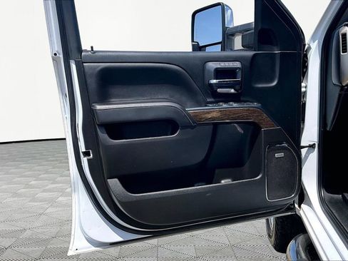Used 2018 GMC Sierra 2500 Denali w/ Duramax Plus Package AWD/4WD image 24