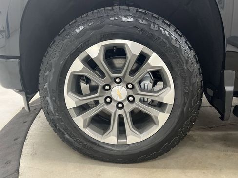 Used 2023 Chevrolet Silverado 1500 High Country w/ Technology Package AWD/4WD image 26