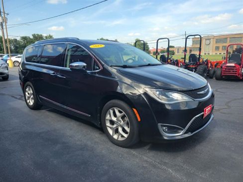 Used 2019 Chrysler Pacifica Limited FWD image 6