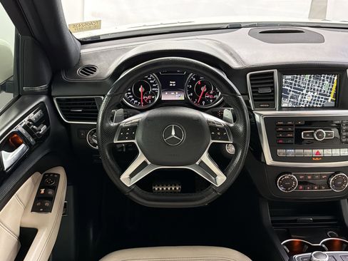 Used 2012 Mercedes-Benz ML 63 AMG 4MATIC image 28