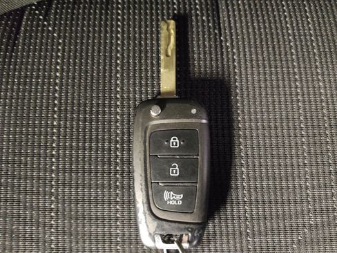 Used 2022 Hyundai Venue SE FWD image 32