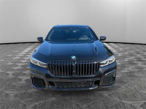Used 2022 BMW 740i w/ M Sport Package image 2