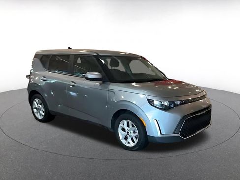 Used 2025 Kia Soul LX w/ LX Technology Package FWD image 8
