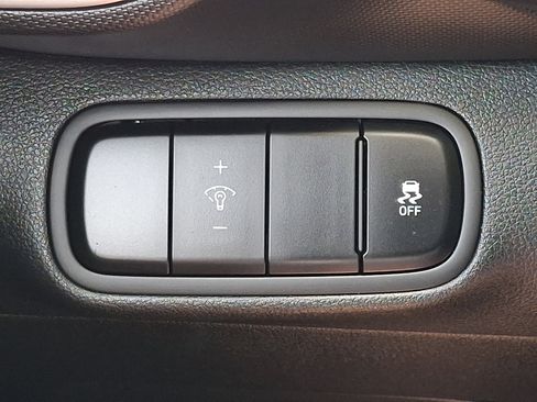 Used 2023 Hyundai Venue SEL FWD image 25