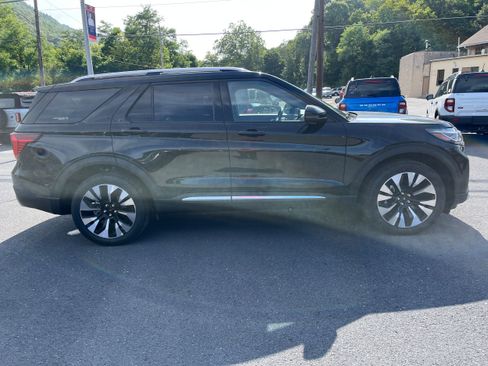 New 2026 Ford Explorer Platinum w/ LUX Leather Package AWD/4WD image 4
