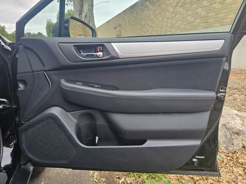 Used 2019 Subaru Outback 2.5i Premium image 21