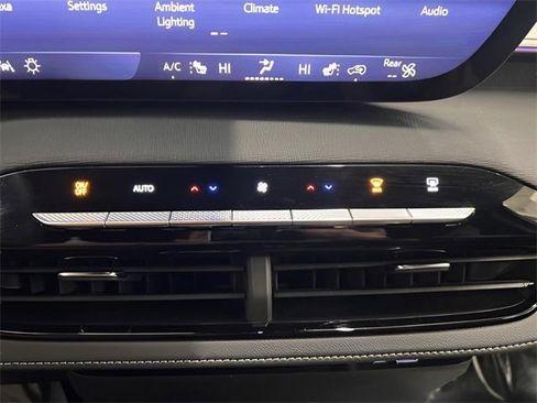 Certified 2025 Buick Enclave Preferred image 33