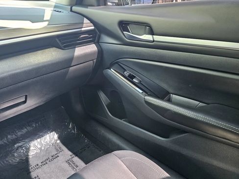 Used 2023 Nissan Altima 2.5 SV FWD image 12