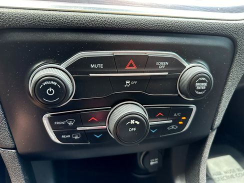 Used 2017 Dodge Charger SE image 37