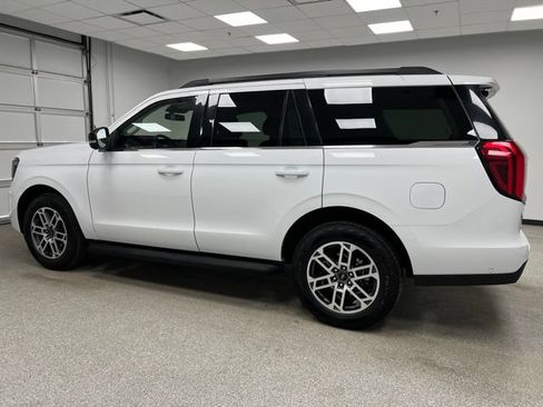 Used 2025 Ford Expedition Active AWD/4WD image 7