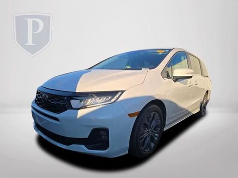 Used 2025 Honda Odyssey Touring image 11