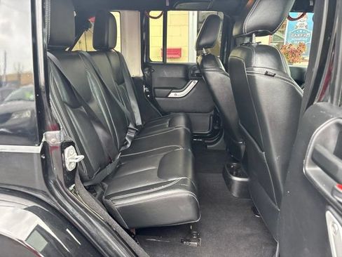 Used 2015 Jeep Wrangler Unlimited Rubicon w/ Connectivity Group AWD/4WD image 20