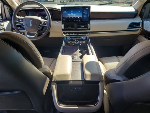 Used 2023 Lincoln Navigator Reserve image 14
