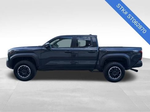 Used 2025 Toyota Tacoma TRD Off-Road image 4