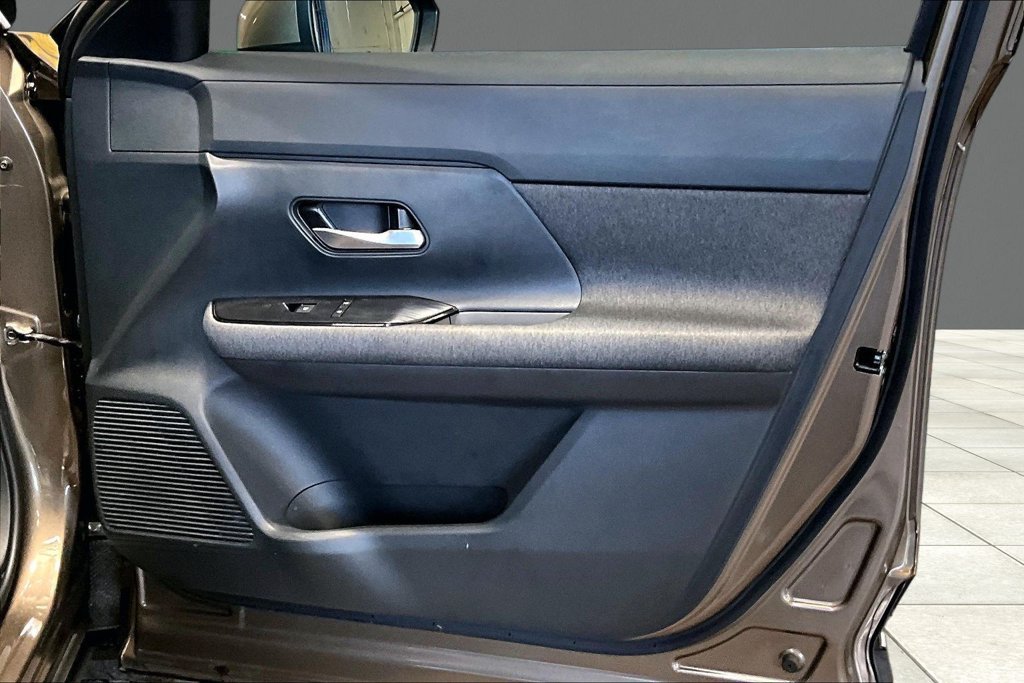 Used 2025 Nissan Kicks SV FWD image 18