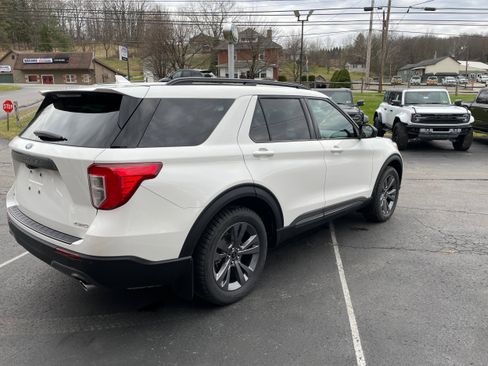 Used 2021 Ford Explorer XLT w/ Equipment Group 202A image 6