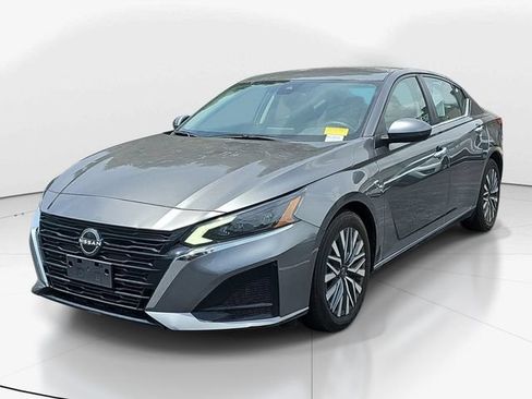 Used 2023 Nissan Altima 2.5 SV FWD image 9