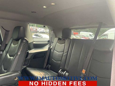 Used 2017 Cadillac Escalade Luxury AWD/4WD image 4