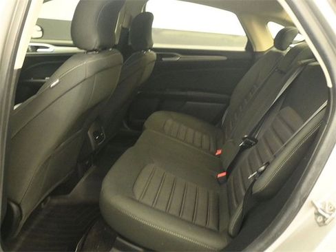 Used 2018 Ford Fusion SE w/ Fusion SE Technology Package image 10