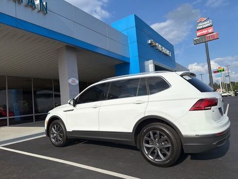 Used 2022 Volkswagen Tiguan SE image 4