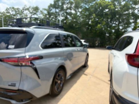 Used 2024 Toyota Sienna XSE w/ XSE Premium Package AWD/4WD image 4