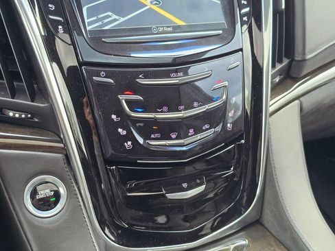 Used 2018 Cadillac Escalade ESV Platinum AWD/4WD image 26