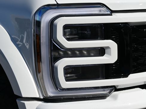 Used 2026 Ford F450 Platinum w/ FX4 Off-Road Package image 13