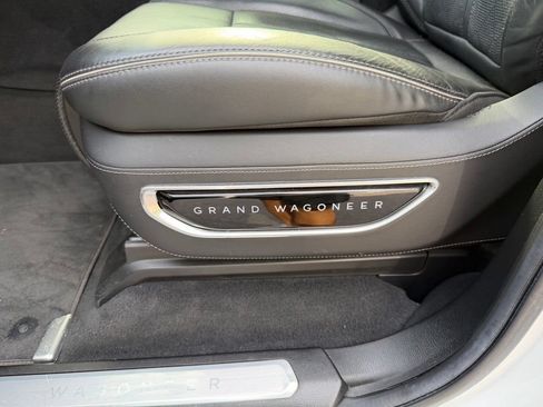 Used 2022 Jeep Grand Wagoneer Series II AWD/4WD image 19