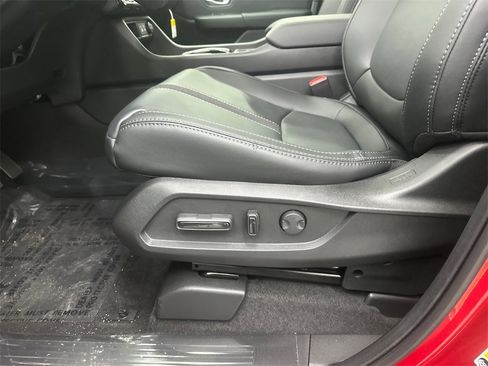 New 2025 Honda Pilot Touring image 10