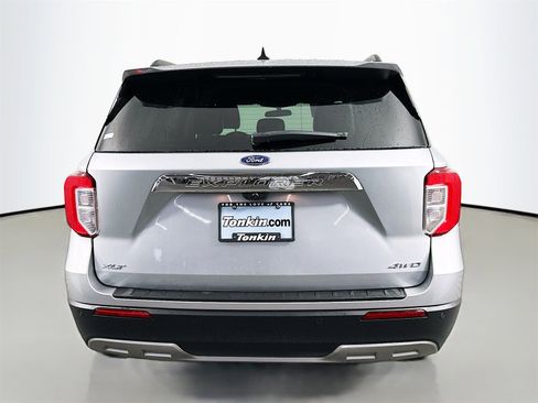 Used 2023 Ford Explorer XLT w/ Equipment Group 202A image 6