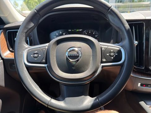 Used 2021 Volvo XC60 T5 Momentum AWD/4WD image 35