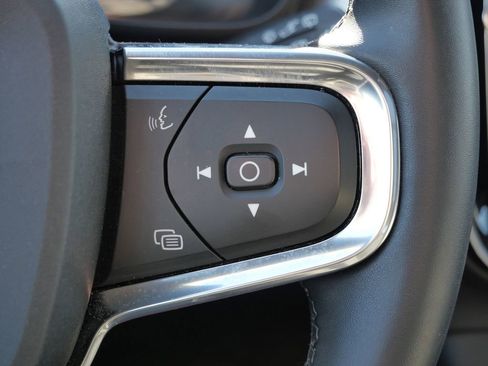 Used 2024 Volvo XC40 B5 Core image 37