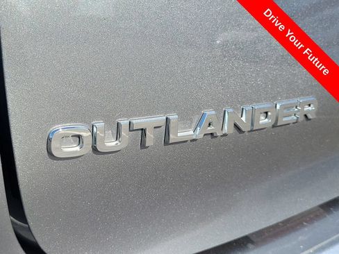 Used 2023 Mitsubishi Outlander SE FWD image 29