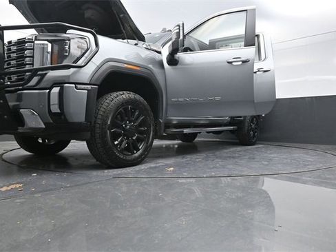 Used 2024 GMC Sierra 3500 Denali w/ Denali Reserve Package image 37