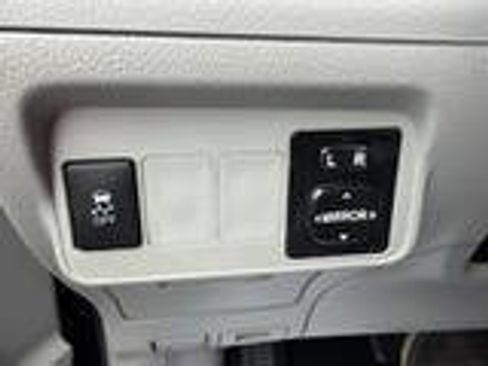 Used 2013 Toyota Corolla LE FWD image 12