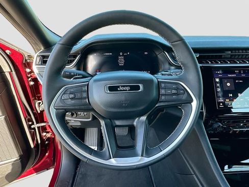 Used 2024 Jeep Grand Cherokee Altitude image 11