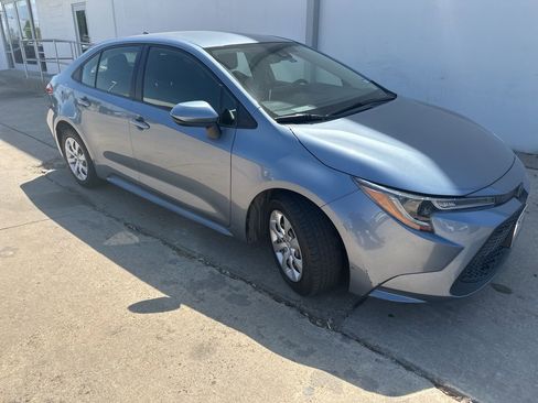 Used 2021 Toyota Corolla LE image 1