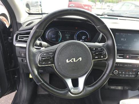 Used 2022 Kia Niro EX w/ Cold Weather Package image 10
