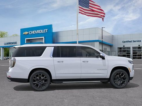 New 2026 Chevrolet Suburban Premier w/ Sun And Tow Package AWD/4WD image 5