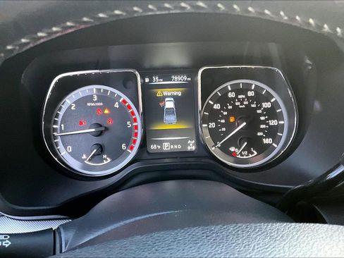Used 2016 Nissan Titan SL image 19