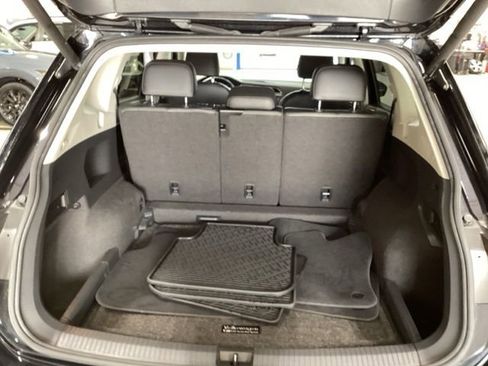 Used 2018 Volkswagen Tiguan SEL AWD/4WD image 15