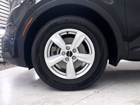 Used 2023 Kia Sorento LX FWD image 15