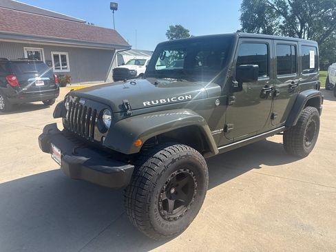 Used 2015 Jeep Wrangler Unlimited Rubicon w/ Connectivity Group AWD/4WD image 1