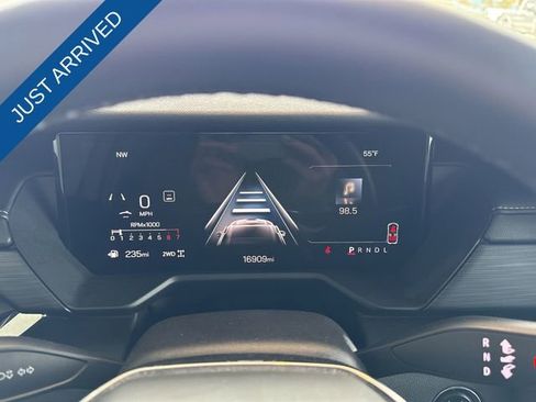 Used 2025 GMC Acadia Elevation image 15