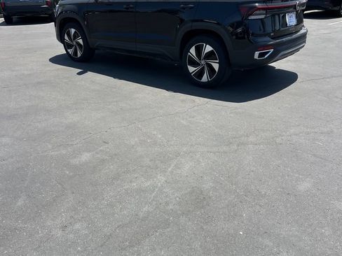 Used 2025 Volkswagen Taos SE AWD/4WD image 7