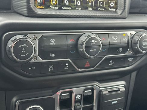 Used 2022 Jeep Wrangler Unlimited Sahara image 21