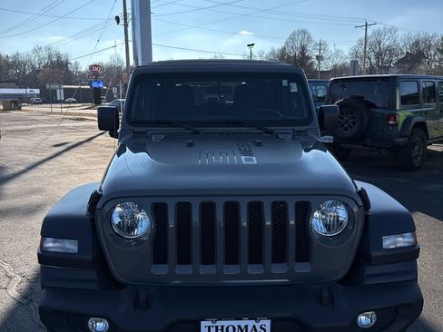 Used 2022 Jeep Wrangler Unlimited Sport image 2