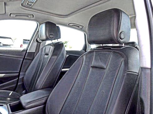 Used 2017 Audi A4 2.0T Premium w/ Audi MMI Navigation Plus FWD image 10