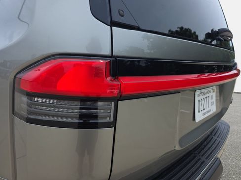 Used 2025 Lexus GX 550 w/ Cold Area Package AWD/4WD image 33