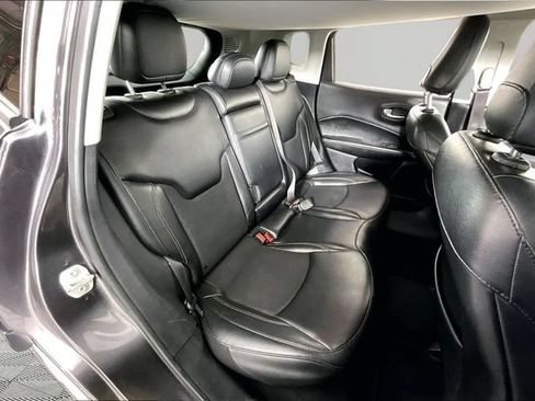 Used 2019 Jeep Compass Latitude FWD image 20